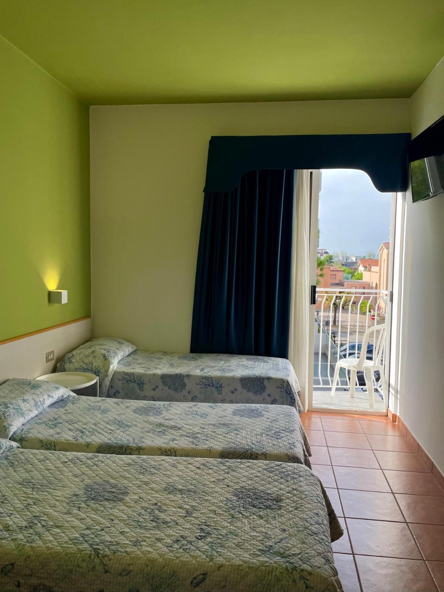 Hotel Portofino Лидо-ди-Езоло Экстерьер фото