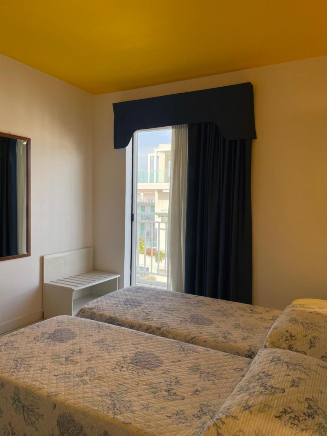 Hotel Portofino Лидо-ди-Езоло Экстерьер фото