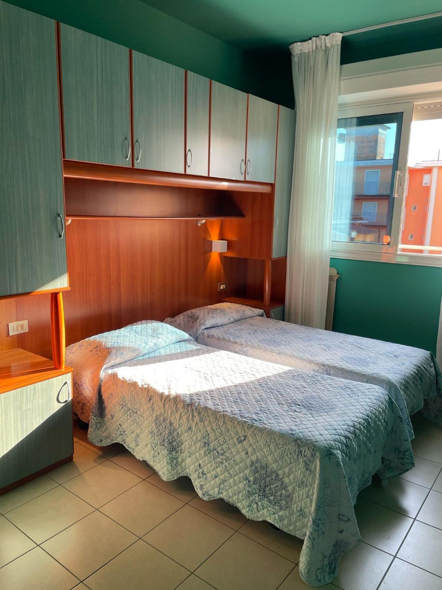 Hotel Portofino Лидо-ди-Езоло Экстерьер фото